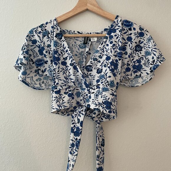 DIVIDED (H&M) | XS | White/Blue Crop Top - Picture 1 of 5